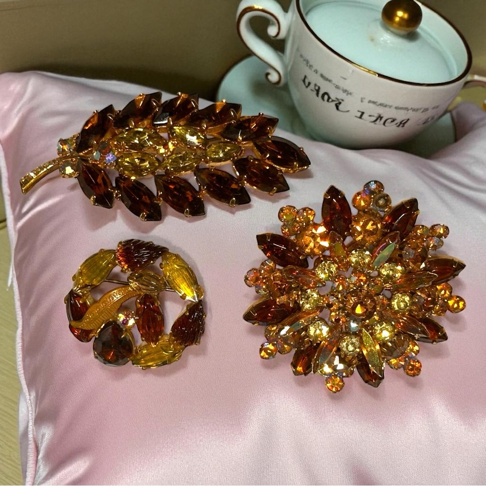 Set of 3 Gorgeous Vintage Floral Amber Topaz Brown Brooches (EUC)